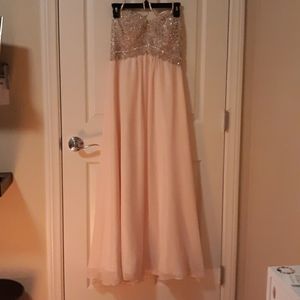 🎉🎉ON SALE!!🎉🎉Pink full length prom dress.